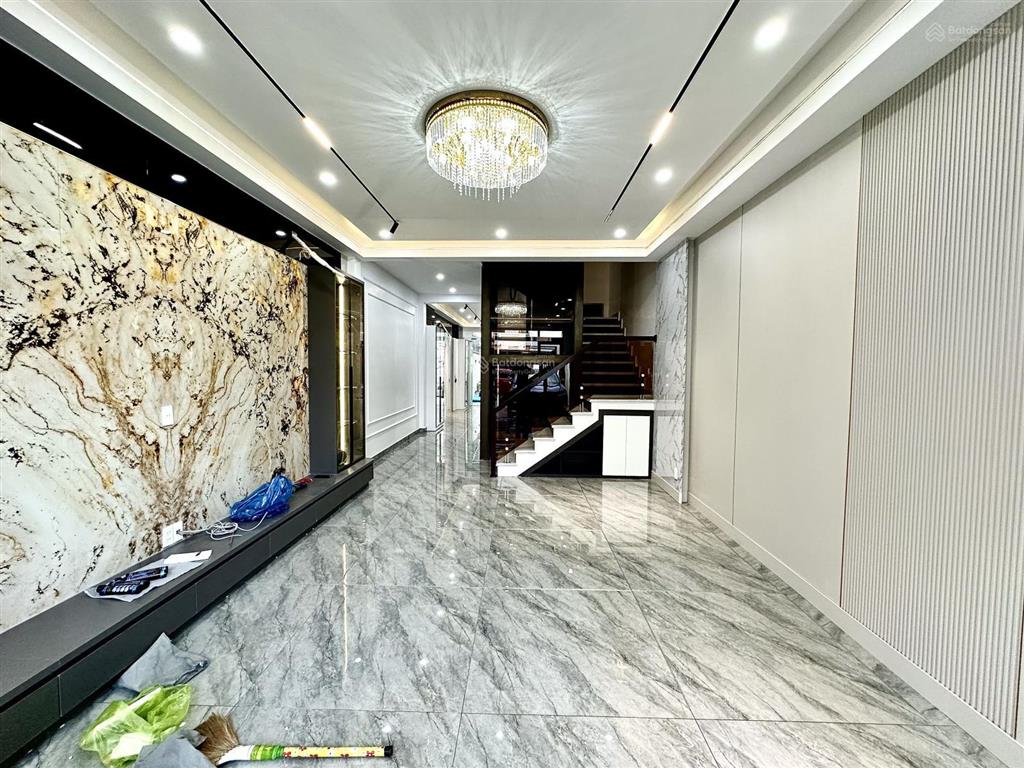 Nhà 4 tầng diện tích khủng 141m2 phố thiên lôi  có thang máy  ô tô đút trong nhà