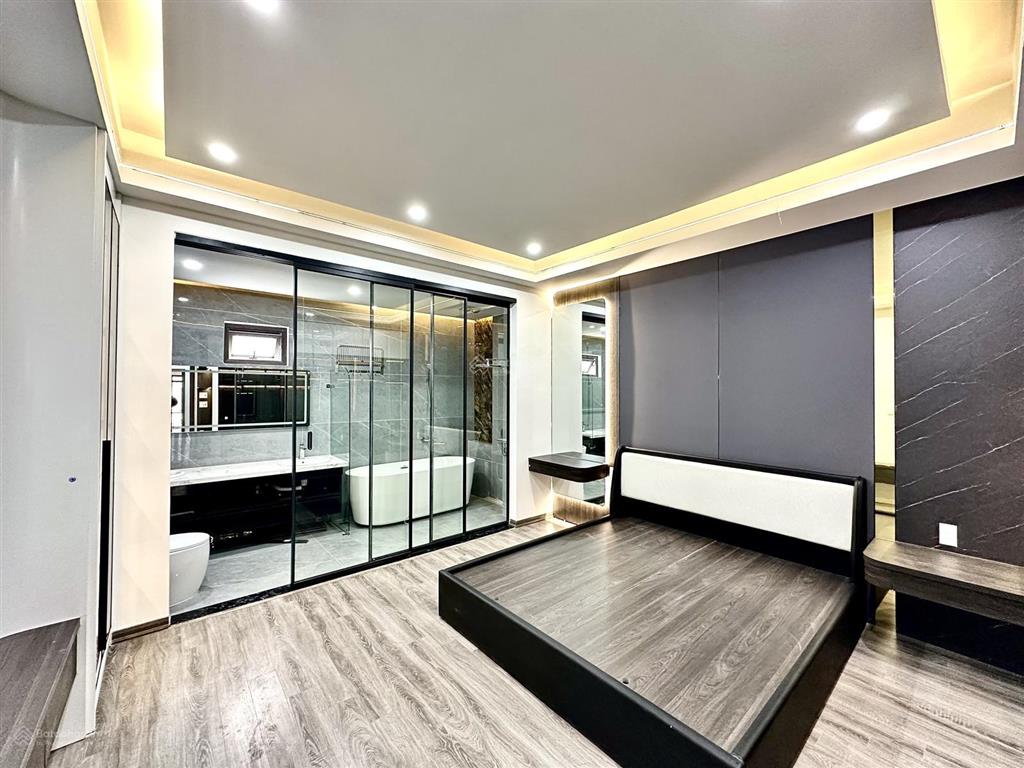 Nhà 4 tầng diện tích khủng 141m2 phố thiên lôi  có thang máy  ô tô đút trong nhà