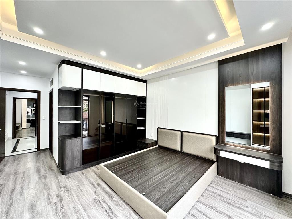 Nhà 4 tầng diện tích khủng 141m2 phố thiên lôi  có thang máy  ô tô đút trong nhà