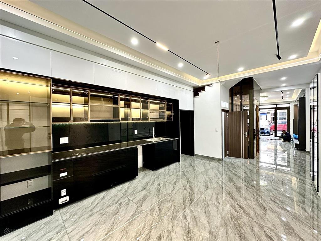 Nhà 4 tầng diện tích khủng 141m2 phố thiên lôi  có thang máy  ô tô đút trong nhà