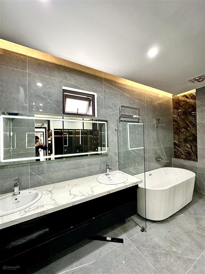 Nhà 4 tầng diện tích khủng 141m2 phố thiên lôi  có thang máy  ô tô đút trong nhà