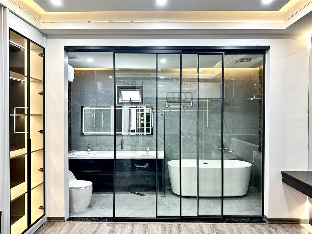 Nhà 4 tầng diện tích khủng 141m2 phố thiên lôi  có thang máy  ô tô đút trong nhà