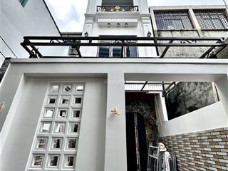 Nhà sân cổng riêng 4 tầng xây mới phố hai bà trưng