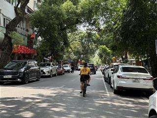 Toà nhà văn phòng thông sàn có hầm 11 tầng120m4 làn ôtô tránh,dòng tiền 250tr/hè rộng*108tỷ có tl