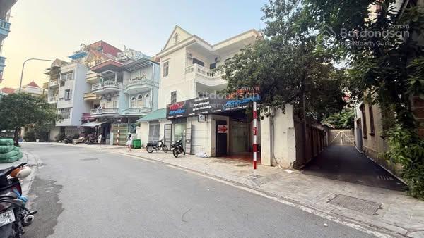 Bán nhà lạc long quân tây hồ dt 432m x 3t x mt 17m giá 180 tỷ có thương lượng