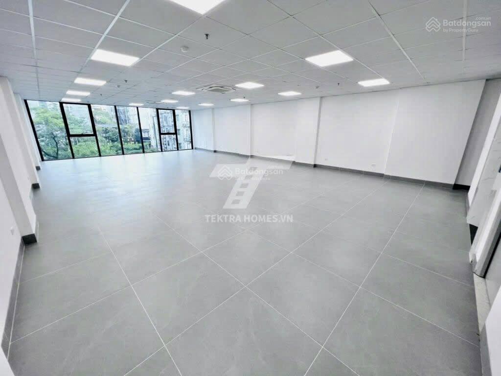 Bán nhà trần thái tông cầu giấy dt 126/132m x 9t x mt 8,1m giá 85 tỷ có thương lượng