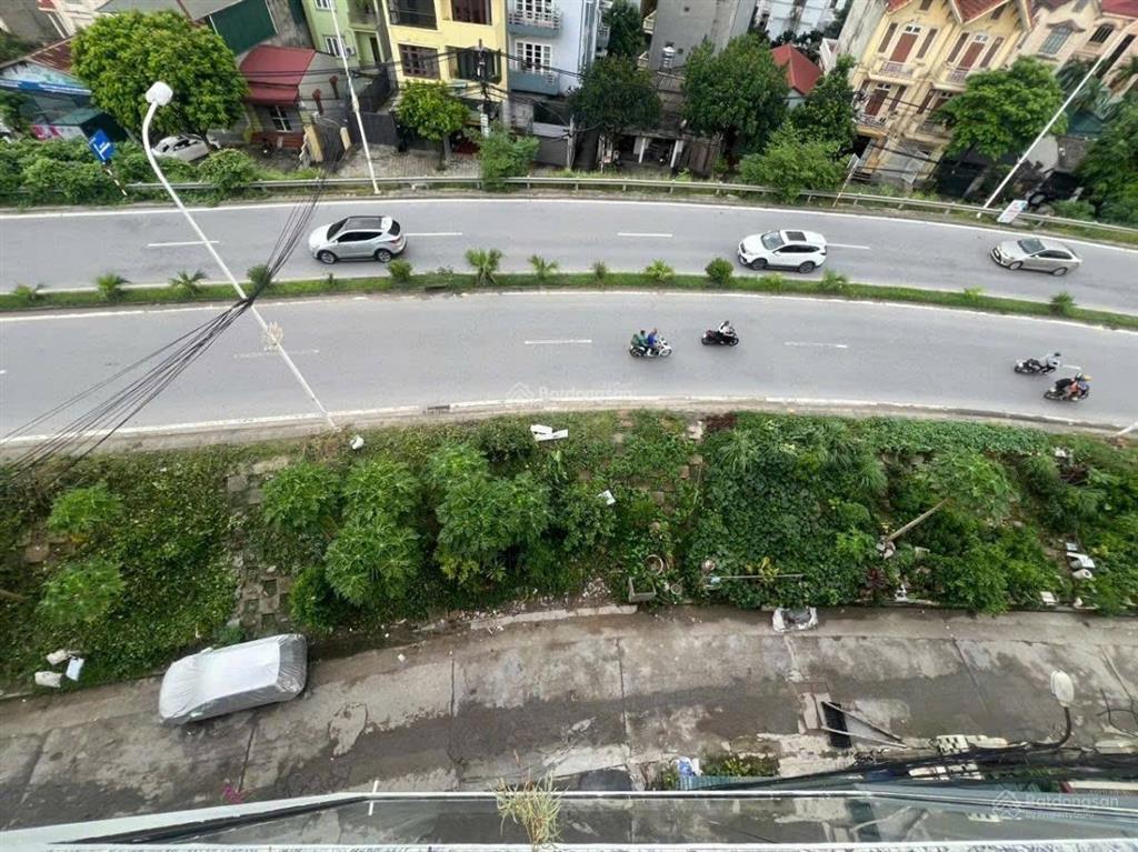 Bán nhà mp an dương vương tây hồ dt 93/100m x 6t x mt 5,3m giá 23,5 tỷ có thương lượng