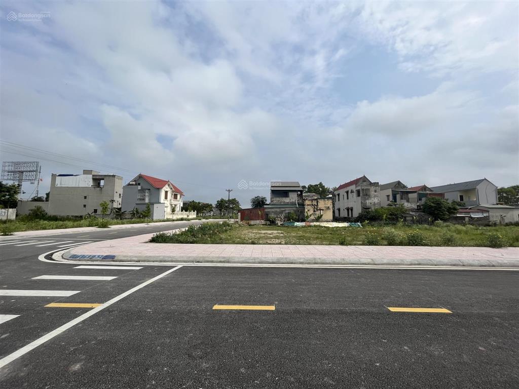 Chuyển nhượng lô đất nền  đấu đít với ql 1a  cạnh siêu dự án 100ha  quảng xương