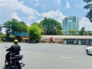 Nhà 4 tầng, mặt tiền võ văn ngân ngay đại học spkt ngã 4 thủ đức