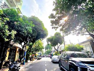 Bán nhà mặt tiền, giá đầu tư, gần chợ phước bình