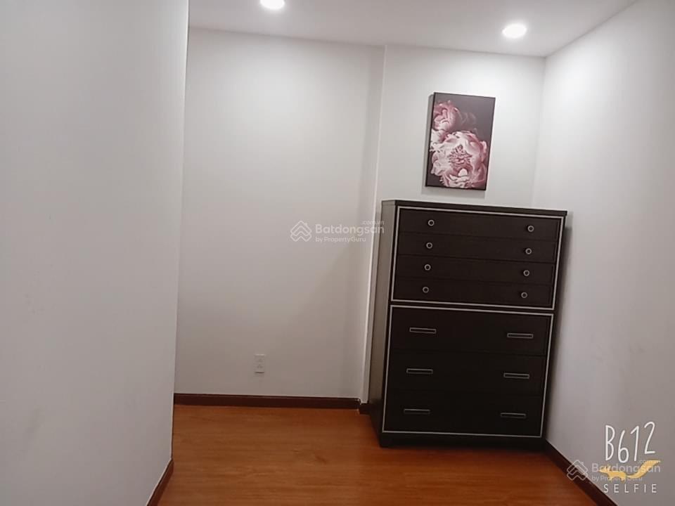 Cần bán gấp căn hộ samsora 2pn, 2wc giá bán 1 tỷ 650 bao thuế phí sổ hồng có sẵn