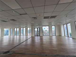 Cho thuê toà trung tâm q1, dtsd~2000m2, dt 19x16m, sàn trống suốt, vị trí đẹp