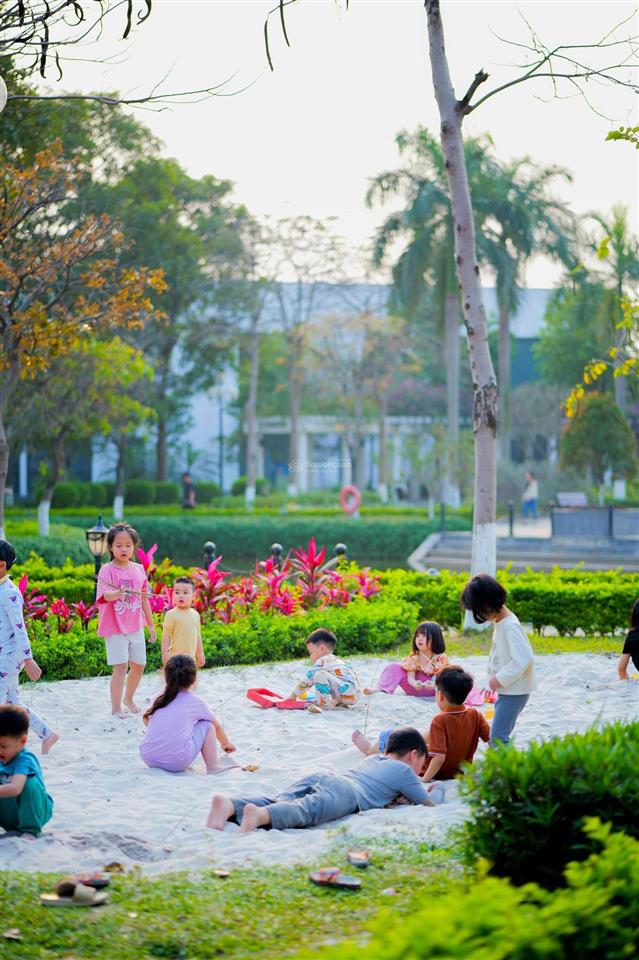 Liền kề góc view công viên, xây 4 tầng + 1 hầm  kí trực tiếp cđt.0363 985 ***