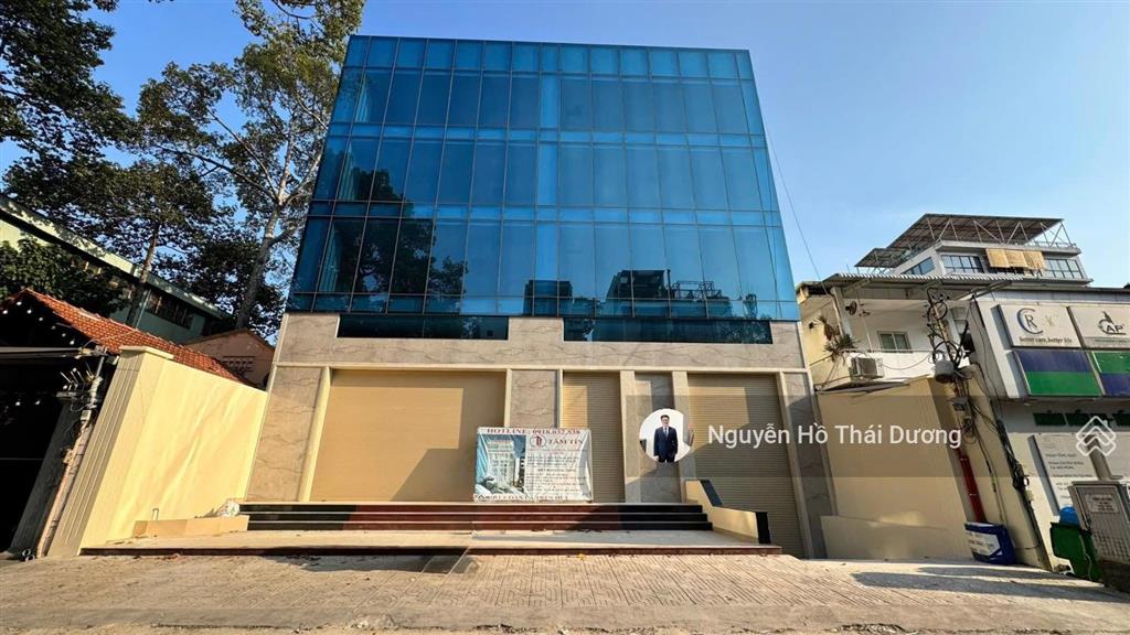 Toà nhà mới xây có pccc sát góc 2mt tăng bạt hổ, quận 5. 16,4x24m, 1hầm 5 tầng, 1650m2 sàn 165 tỷ