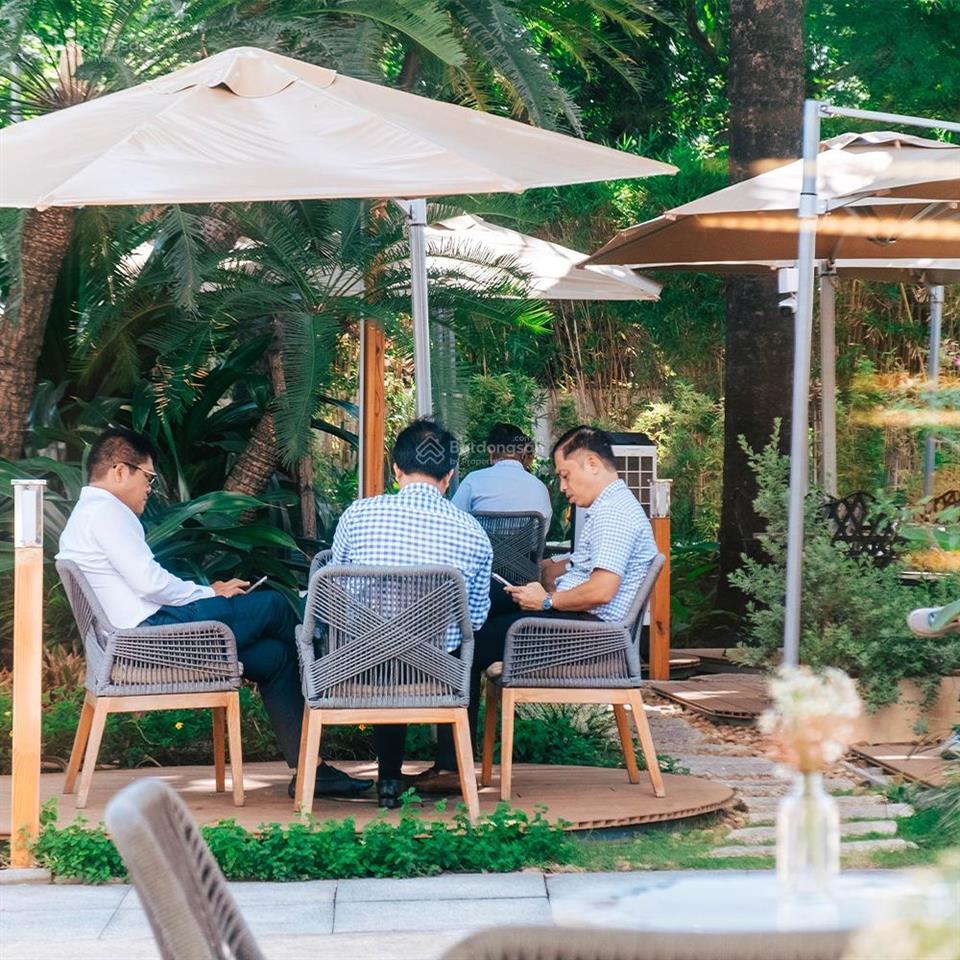 Cho thuê nhà mặt tiền lê duẩn, quận 1. dt 8x20m, 1 trệt 3 lầu, dtsd 700m2