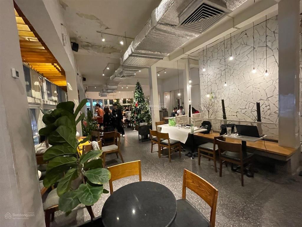 Cho thuê nhà góc 2mt nguyễn thái bình, quận 1. dt 8x30m. 1 trệt 2 lầu. dtsd 450m2