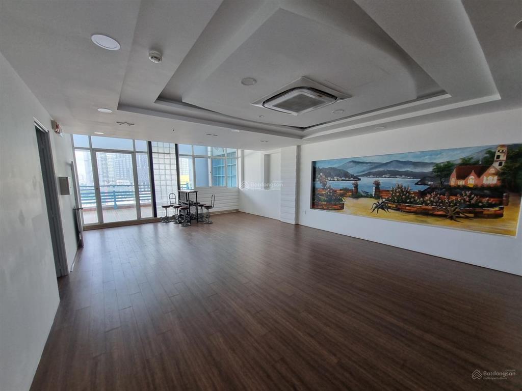 Cho thuê nhà mặt tiền võ văn tần, quận 3. dt 8x25m, 1 hầm trệt 6 lầu, dtsd 1.600m2