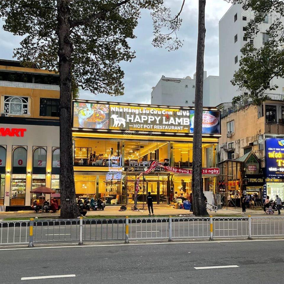 Cho thuê nhà mặt tiền trần hưng đạo, quận 1. dt 20x40m, 1 trệt 2 lầu, dtsd 2.300m2