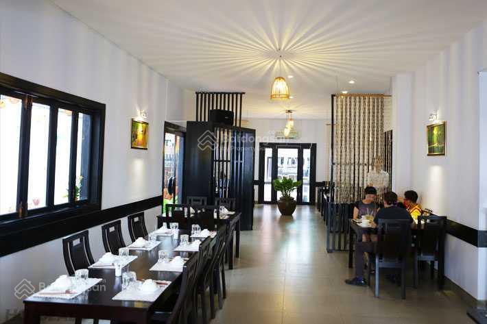 Cho thuê nhà mặt tiền tú xương, quận 3. dt 15x30m. 1 trệt 1 lầu. dtsd 1.200m2
