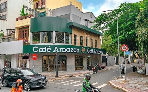 Cho thuê nhà góc 2mt phan bội châu, q1. dt 12x20m, 1 trệt 3 lầu, dtsd 800m2