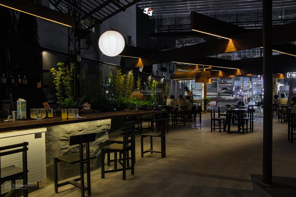 Cho thuê nhà mặt tiền nguyễn trãi, quận 1, dt 15x30m. 1 trệt 3 lầu, dtsd 1.172m2