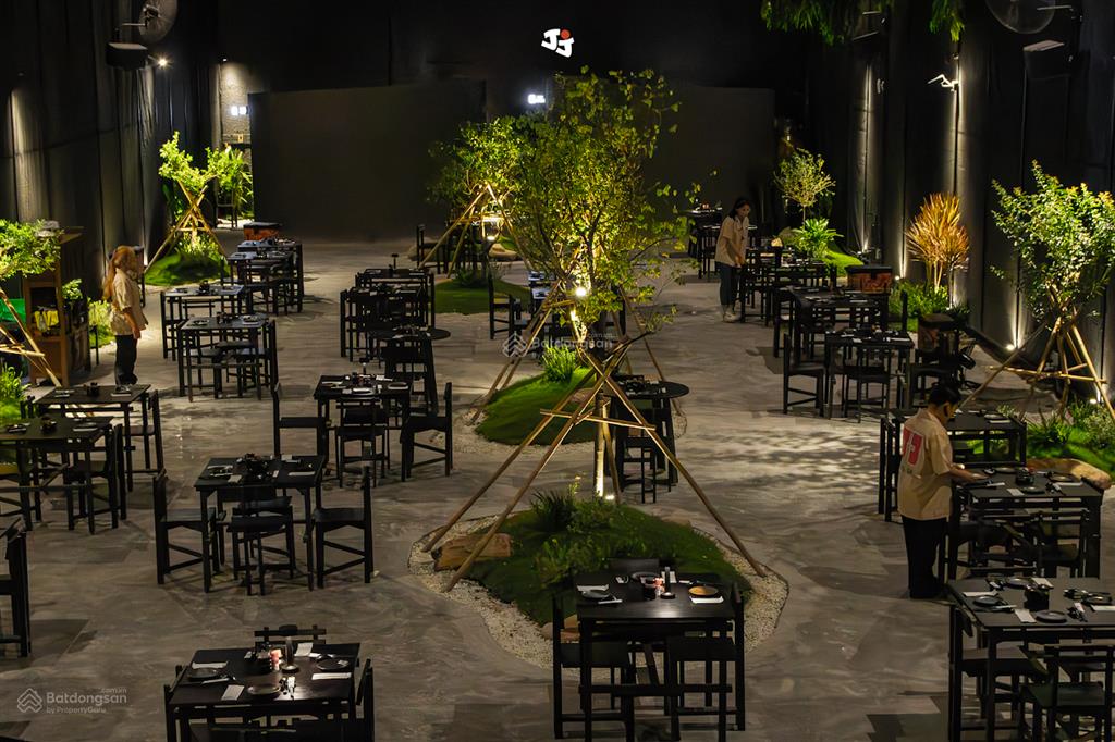 Cho thuê nhà mặt tiền nguyễn trãi, quận 1, dt 15x30m. 1 trệt 3 lầu, dtsd 1.172m2
