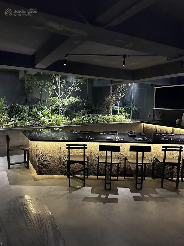 Cho thuê nhà mặt tiền nguyễn trãi, quận 1, dt 15x30m. 1 trệt 3 lầu, dtsd 1.172m2