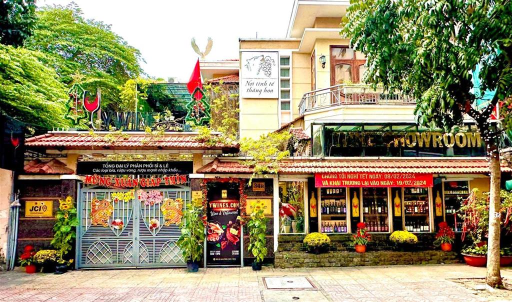 Cho thuê nhà mặt tiền nguyễn thị diệu, phường võ thị sáu, quận 3 dt 12,6x18m. trệt lửng 2 lầu