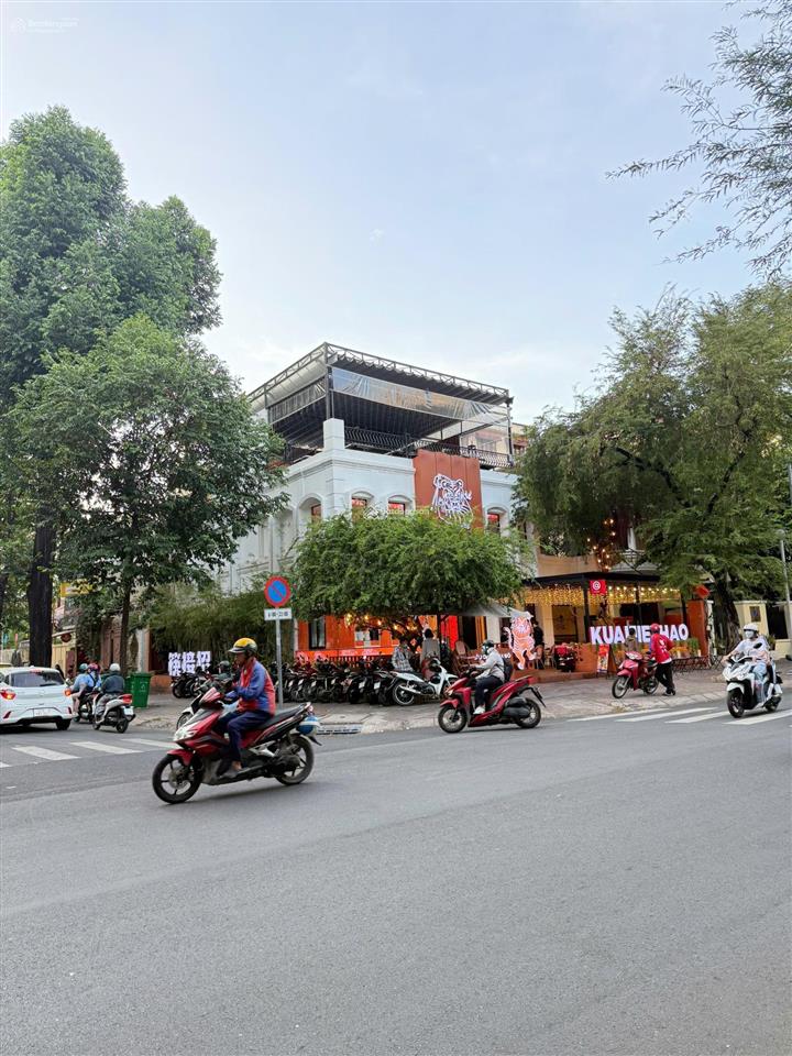 Cho thuê mặt bằng góc 2 mt đường võ văn tần, quận 3 thích hợp kinh doanh nhà hàng, cà phê, showroom