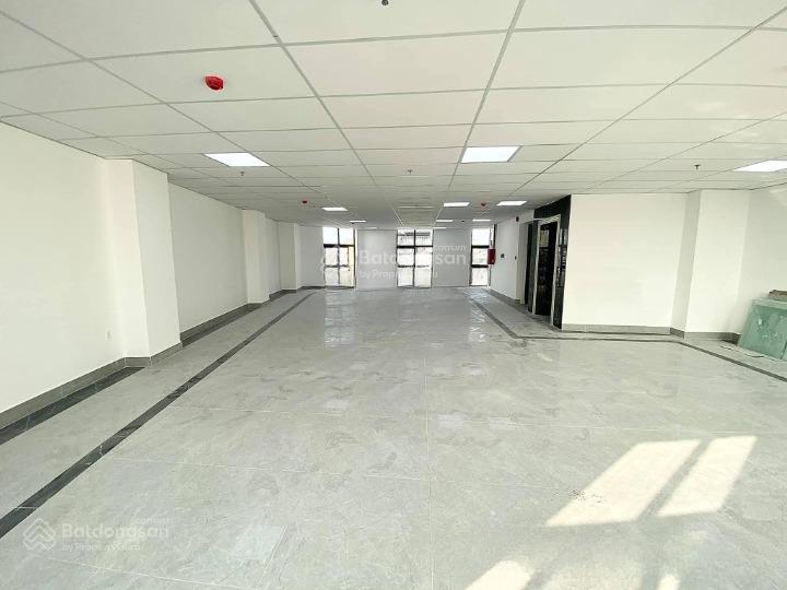 Cho thuê nhà mặt tiền nguyễn thông, quận 3. dt 15x35m, hầm 1 trệt 5 lầu, dtsd 2.200m2