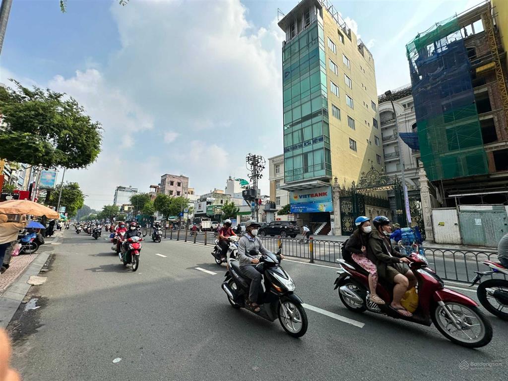 Cho thuê nhà mặt tiền huỳnh tịnh của, phường 1, quận 3. dt 5x20m. 1 trệt 4 lầu. dtsd 500m2