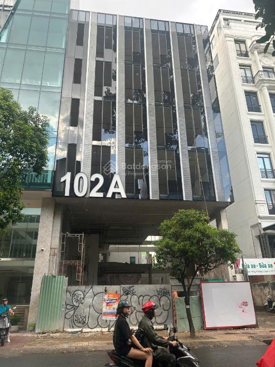 Cho thuê tòa nhà 102a đường cao thắng, phường 4, quận 3. dt 11x20m. hầm t lửng 5 lầu. dtsd 858m2