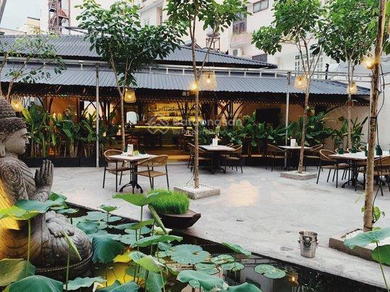 Cho thuê nhà mặt tiền calmette, quận 1. dt 15x25m. 1 trệt 2 lầu. dtsd 800m2