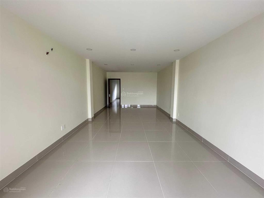 Cho thuê nhà mặt tiền lê quý đôn, quận 3. dt 15x35m, 1 trệt 1 lầu, dtsd 520m2.