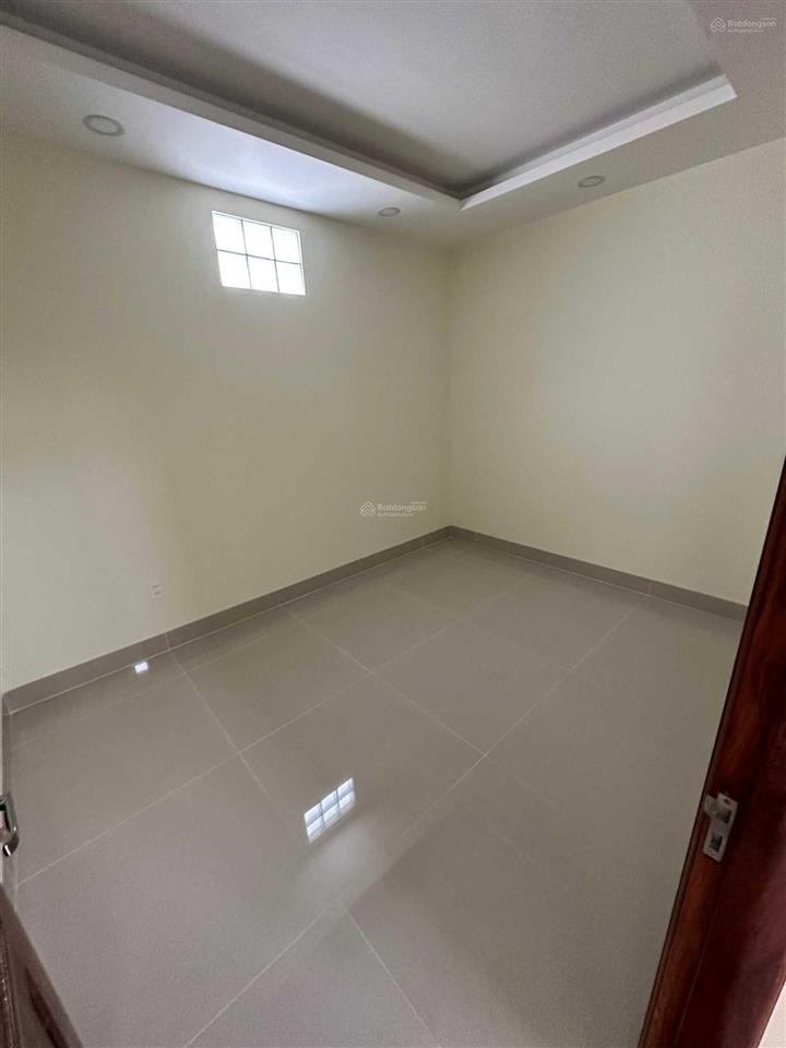 Cho thuê nhà mặt tiền lê quý đôn, quận 3. dt 15x35m, 1 trệt 1 lầu, dtsd 520m2.