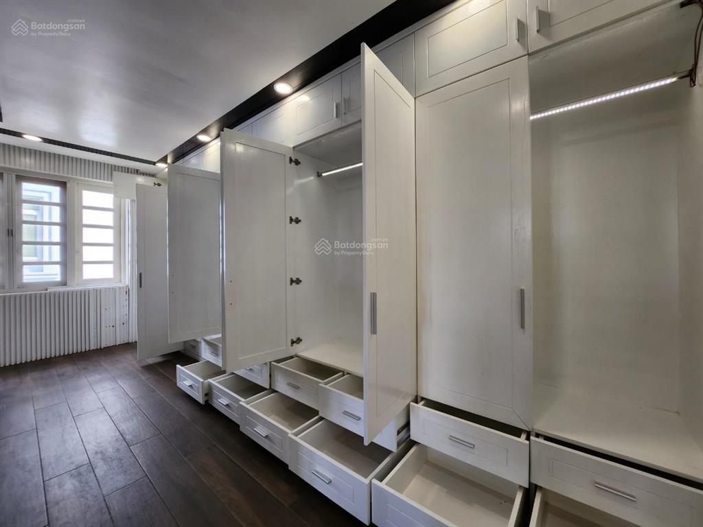 Cho thuê nhà mặt tiền kỳ đồng, quận 3. dt 10x20m. 1 hầm trệt 5 lầu. dtsd 2.300m2