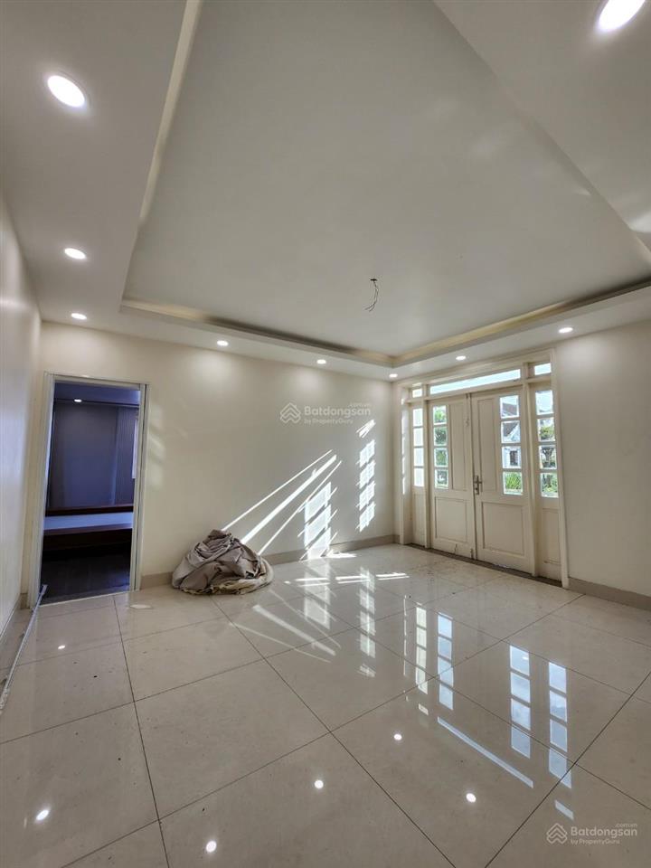 Cho thuê nhà mặt tiền kỳ đồng, quận 3. dt 10x20m. 1 hầm trệt 5 lầu. dtsd 2.300m2