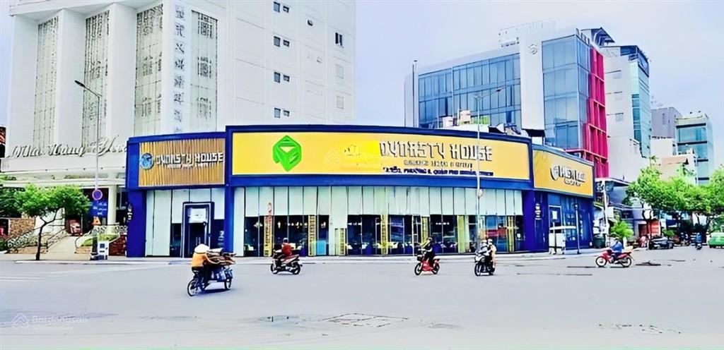 Cho thuê góc 2mt 74 nguyễn văn trỗi, p8, phú nhuận. dt 30x35m. trệt lửng. dtsd 1.500m2