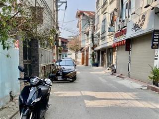 Chính chủ bán đất việt hưng dt 80m  mt 6,2m hai thoáng vuông vắn vị trí trung tâm , giá chỉ 8 tỷ 8