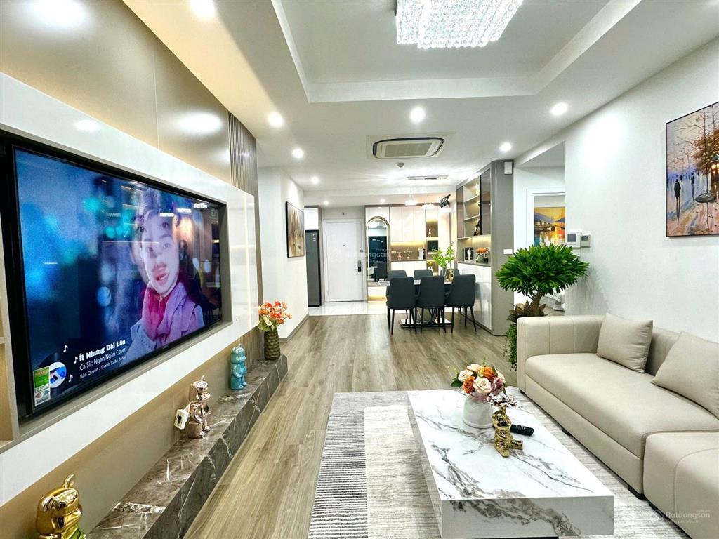 Gia đình cần bán nhanh căn hộ 3pn dt 114m2 full nội thất cc goldmark giá 7.3 tỷ. 0937 941 ***