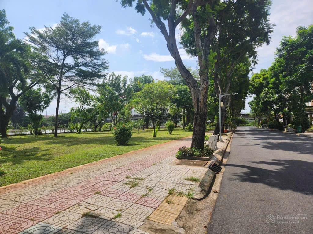 Bán biệt thự tại khu dân cư ven sông sadeco, 33 tỷ, 350m2, chính chủ giá siêu hời