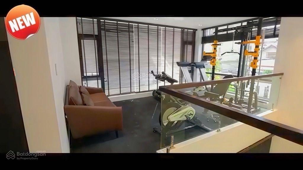 Gấp. bán biệt thự. nguyễn thị thập ngang 9m x18m. 4 tầng. thang máy. đường 12m, vỉa hè 4m