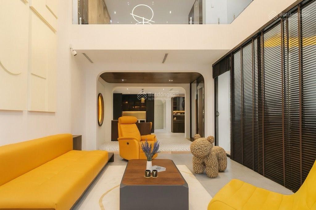 Gấp. bán biệt thự. nguyễn thị thập ngang 9m x18m. 4 tầng. thang máy. đường 12m, vỉa hè 4m