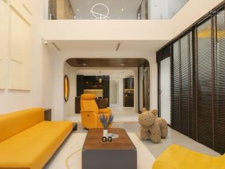 Gấp. bán biệt thự. nguyễn thị thập ngang 9m x18m. 4 tầng. thang máy. đường 12m, vỉa hè 4m