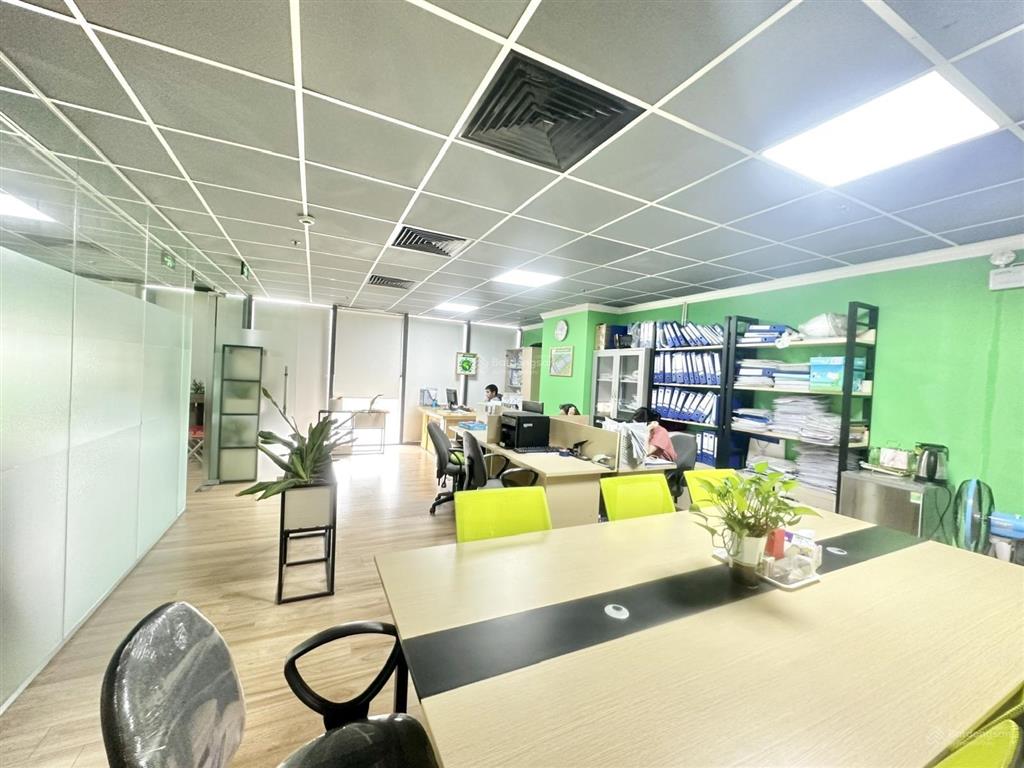 Bql cần cho thuê văn phòng tại tòa new skyline văn quán, hà đông dt 298m2