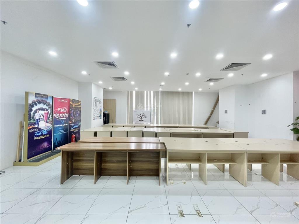 Cđt cho thuê văn phòng r6 royal city nguyễn trãi, ngã tư sở dt 1800m2 cắt linh hoạt giá 196.000đ/m2