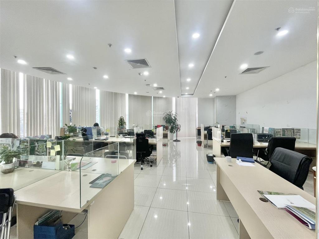 Cđt cho thuê văn phòng r6 royal city nguyễn trãi, ngã tư sở dt 1800m2 cắt linh hoạt giá 196.000đ/m2