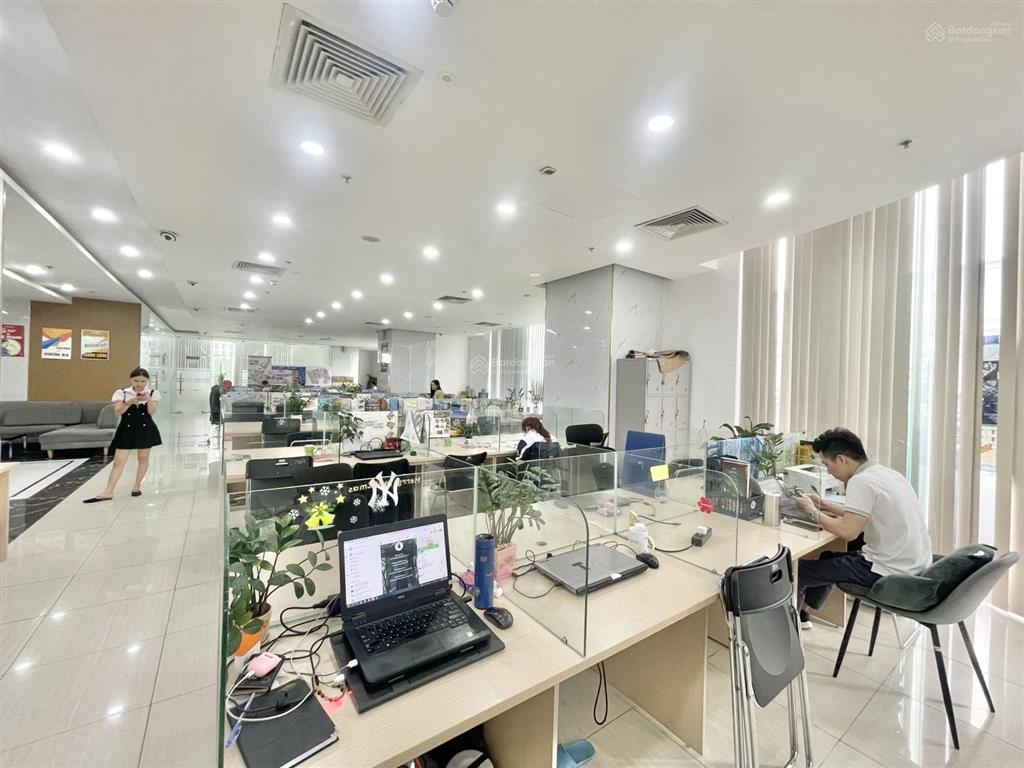 Cđt cho thuê văn phòng r6 royal city nguyễn trãi, ngã tư sở dt 1800m2 cắt linh hoạt giá 196.000đ/m2