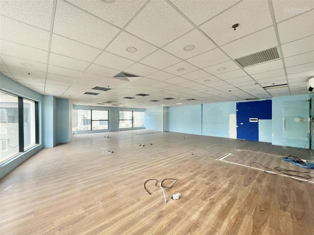 Chính chủ cho thuê văn phòng tòa ngọc khánh plaza phạm huy thông ba đình dt 550m2 cắt linh hoạt