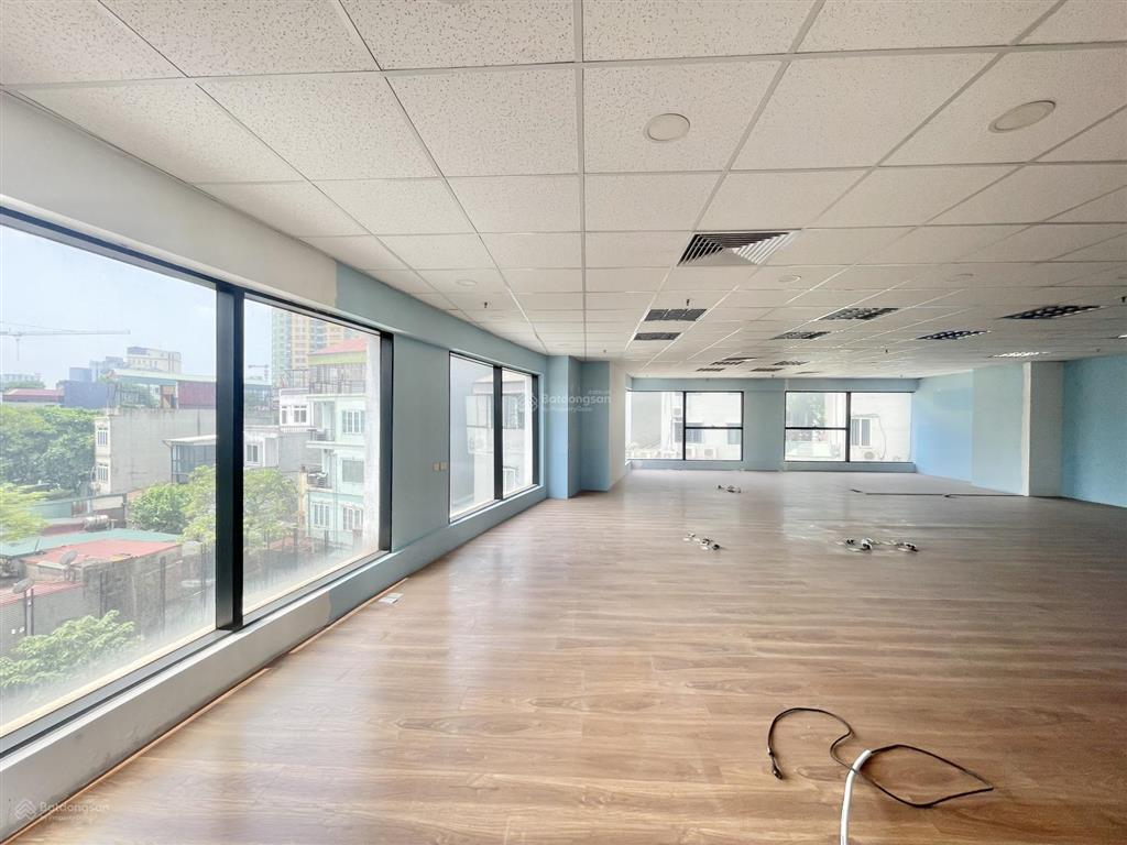 Chính chủ cho thuê văn phòng tòa ngọc khánh plaza phạm huy thông ba đình dt 550m2 cắt linh hoạt